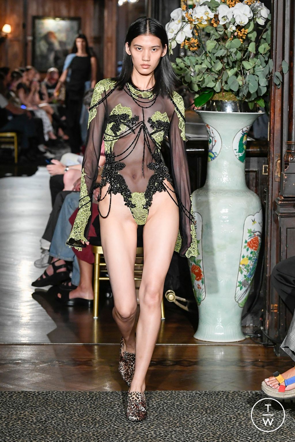 Fashion Week New York Spring/Summer 2023 look 21 from the Puppets and Puppets collection 女装