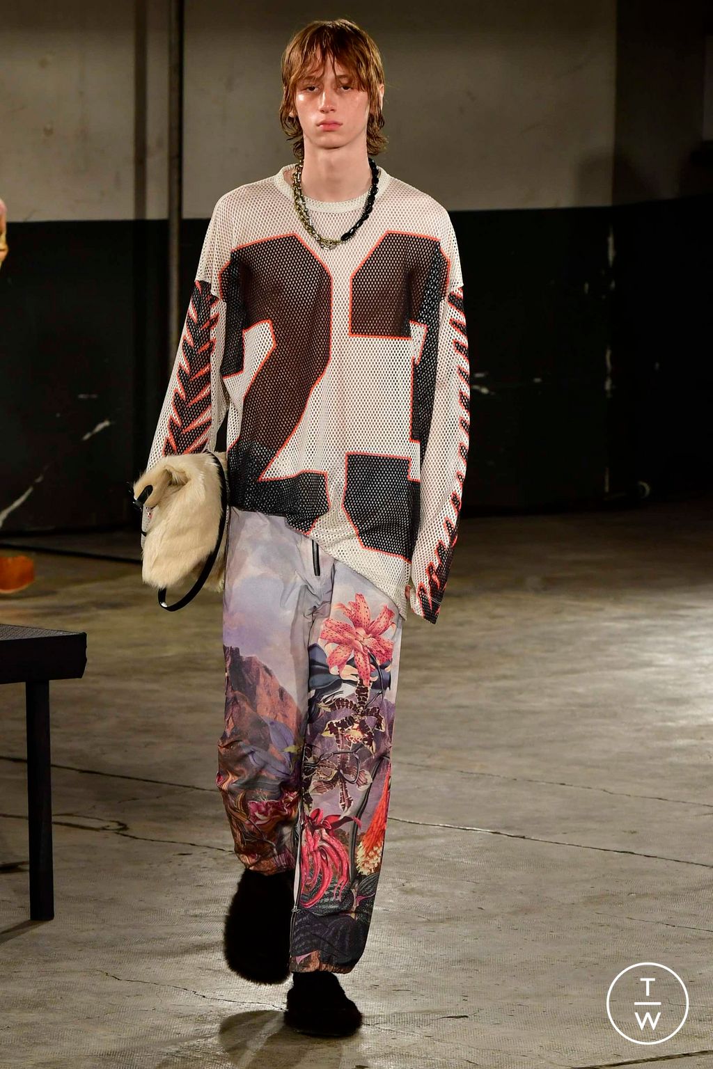 Fashion Week Paris Fall/Winter 2023 look 44 from the Dries Van Noten collection 男装