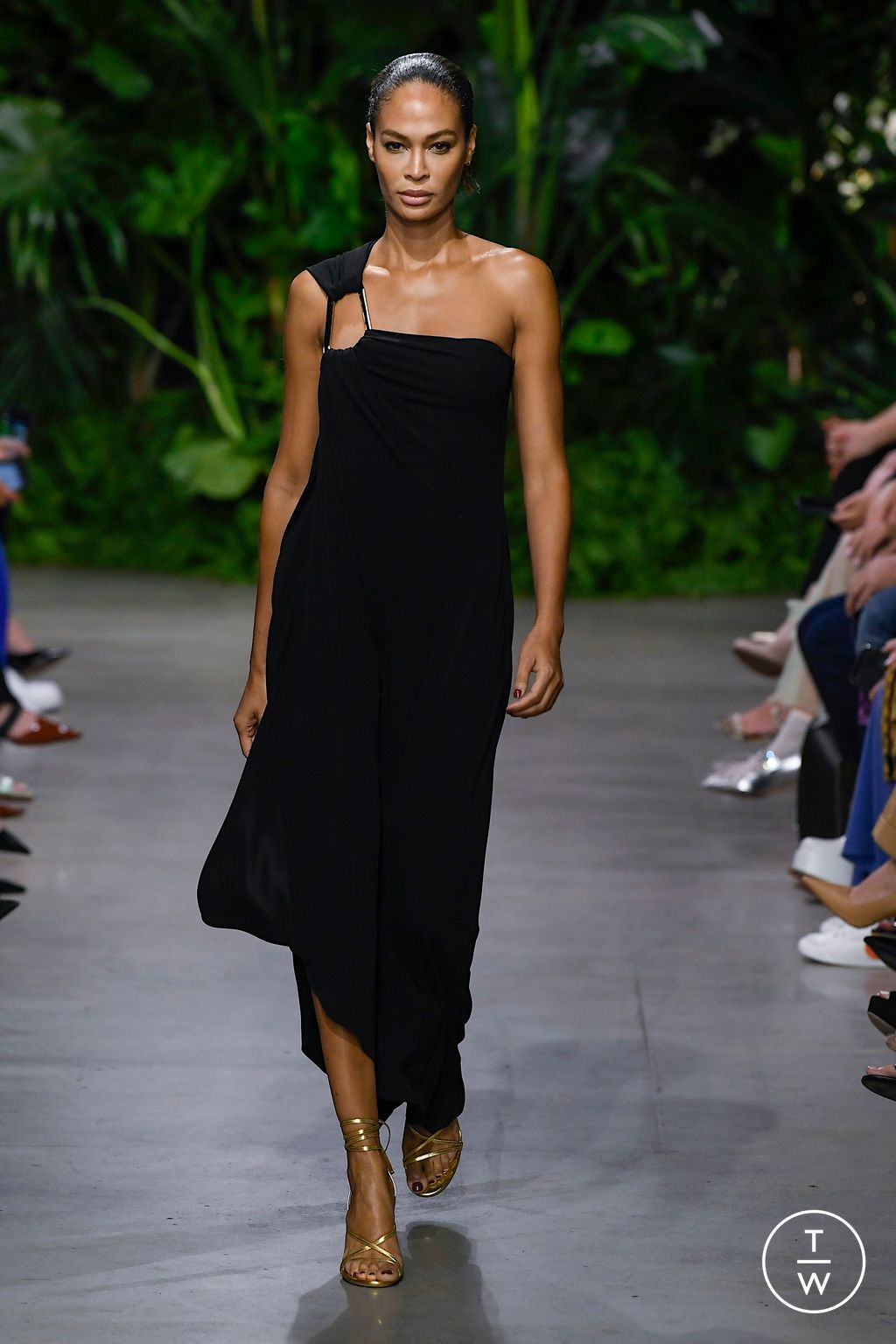 Fashion Week New York Spring/Summer 2023 look 33 from the Michael Kors Collection collection 女装