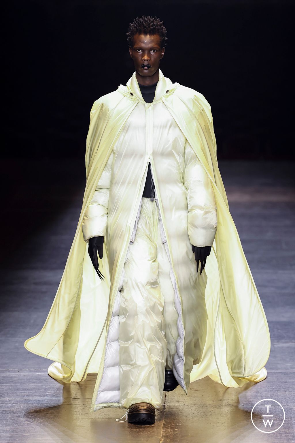 Fashion Week Paris Fall/Winter 2023 look 14 de la collection Rains menswear