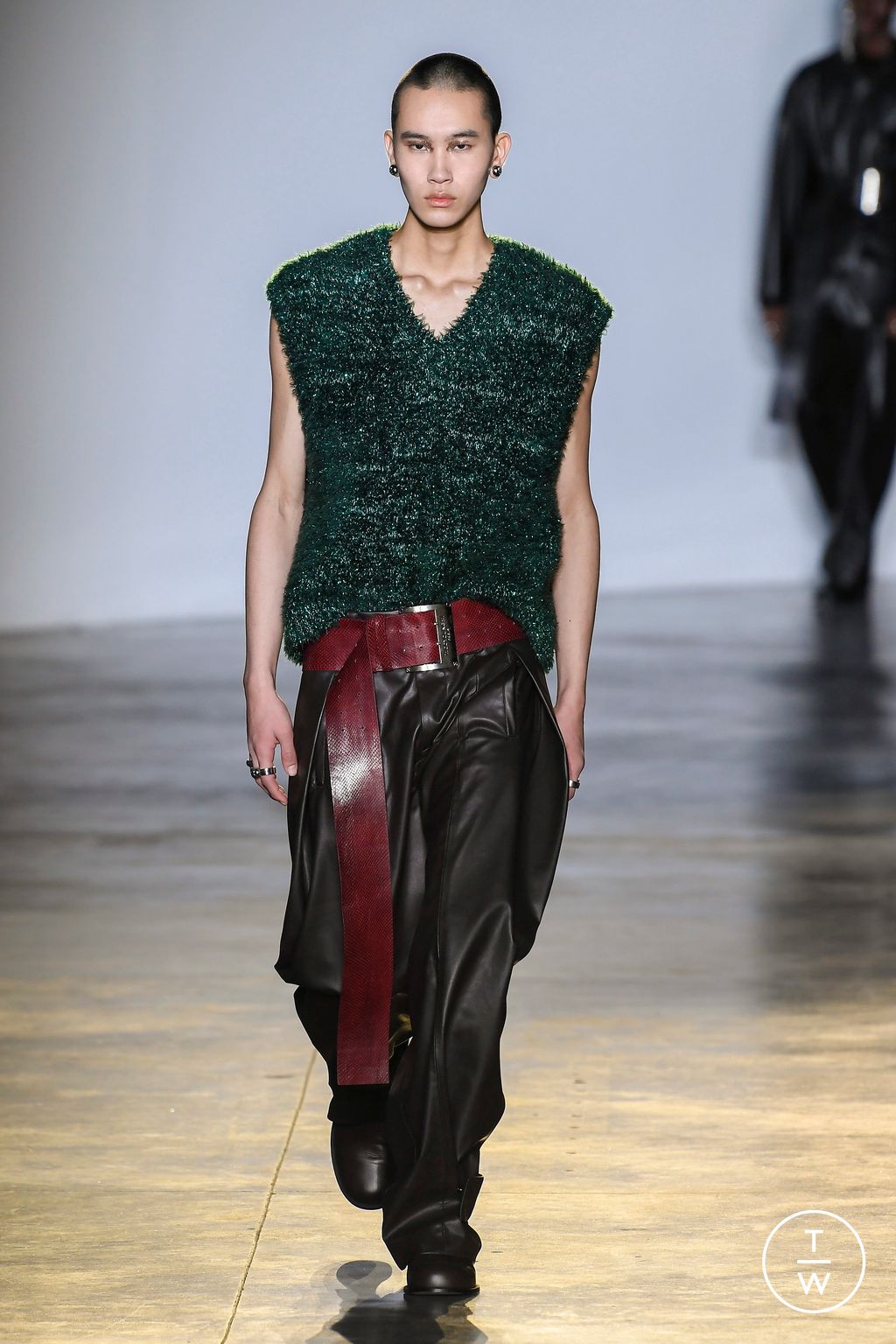 Fashion Week Paris Fall/Winter 2023 look 36 from the Wooyoungmi collection 男装