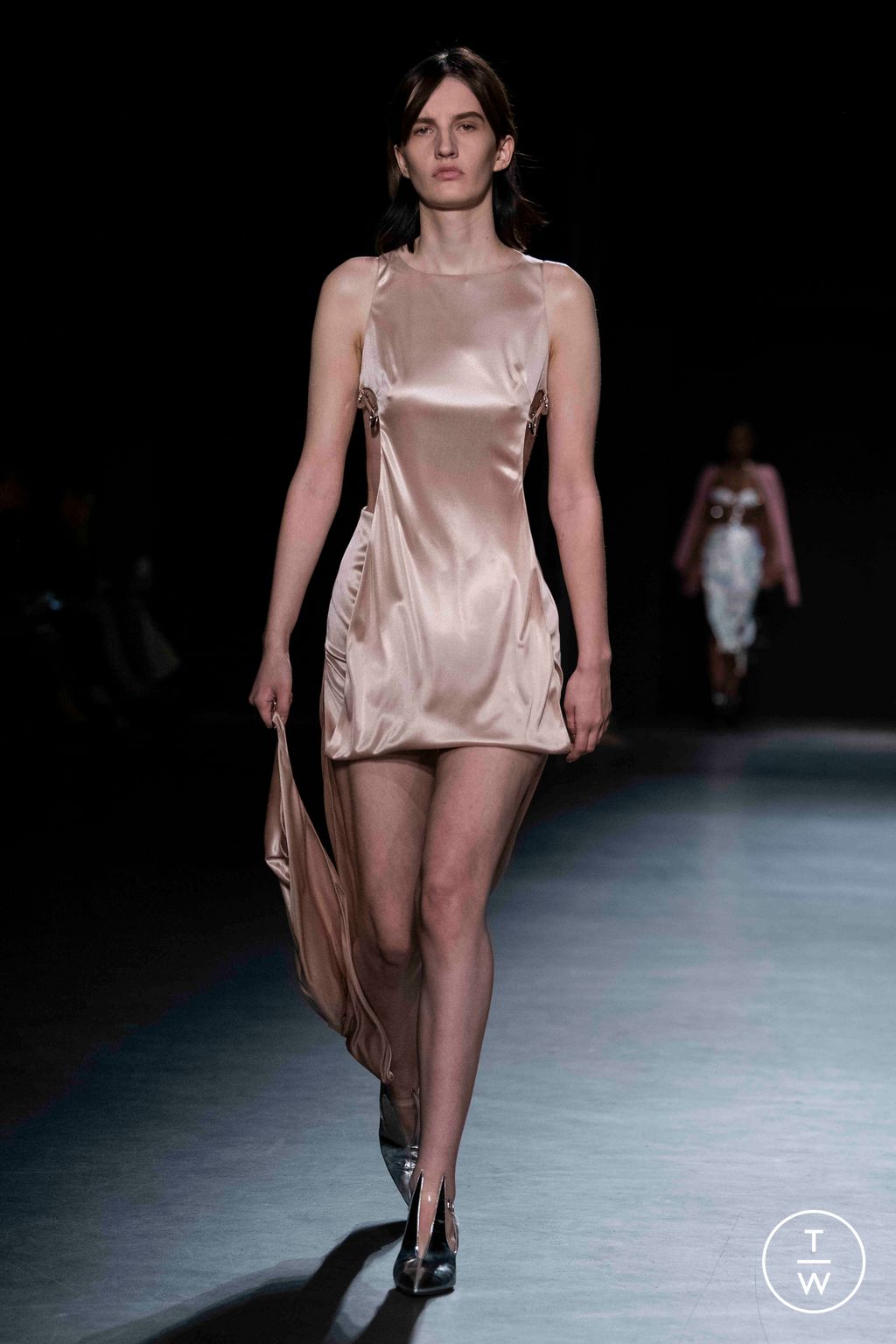 Fashion Week London Spring/Summer 2023 look 38 from the Christopher Kane collection 女装