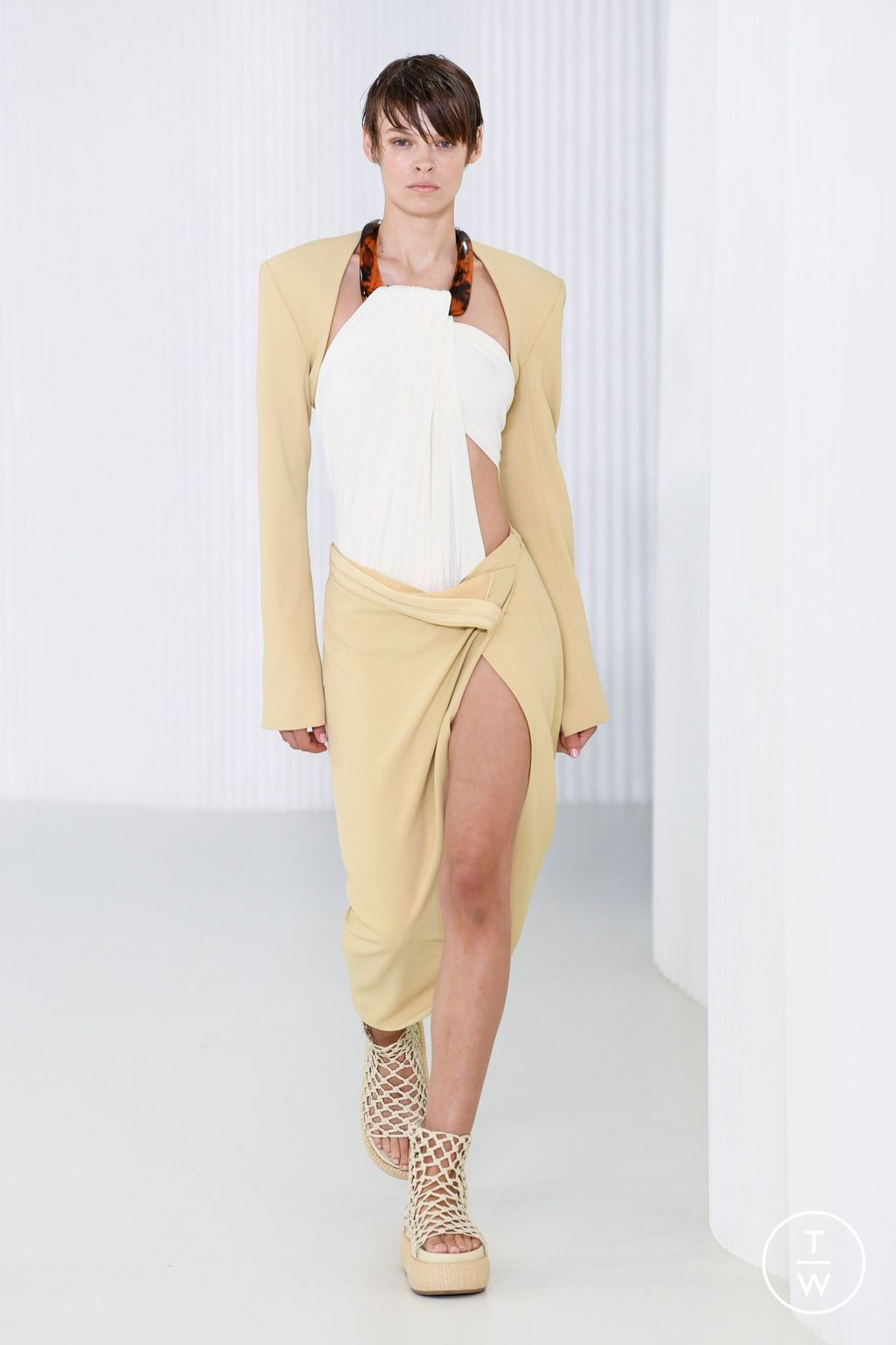 Fashion Week New York Spring/Summer 2023 look 3 from the Simkhai collection 女装
