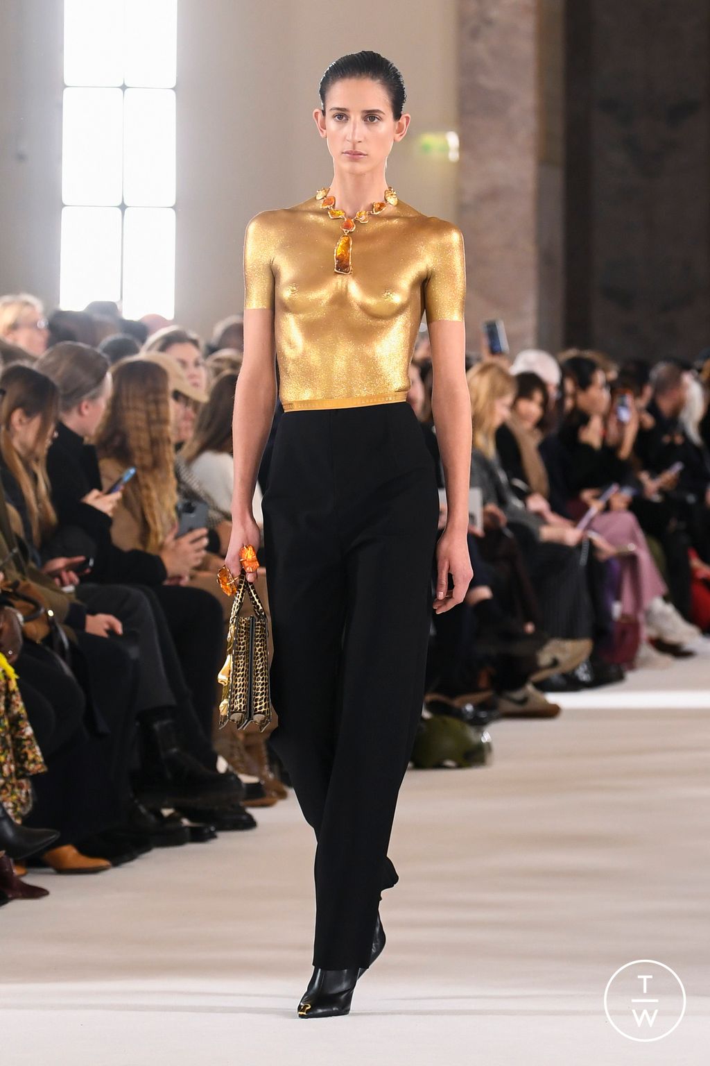 Fashion Week Paris Spring/Summer 2023 look 21 from the Schiaparelli collection couture