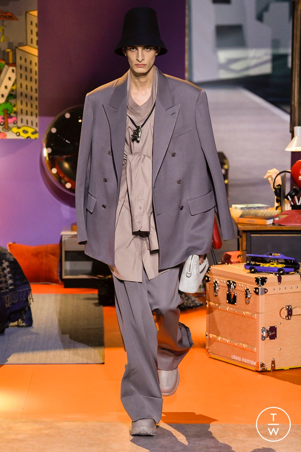 Fashion Week Paris Fall/Winter 2023 look 18 from the Louis Vuitton collection 男装