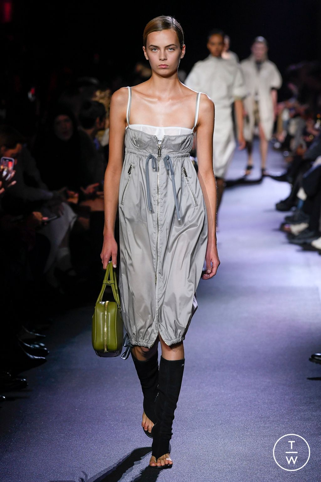 Fashion Week Paris Spring/Summer 2023 look 9 from the Miu Miu collection 女装