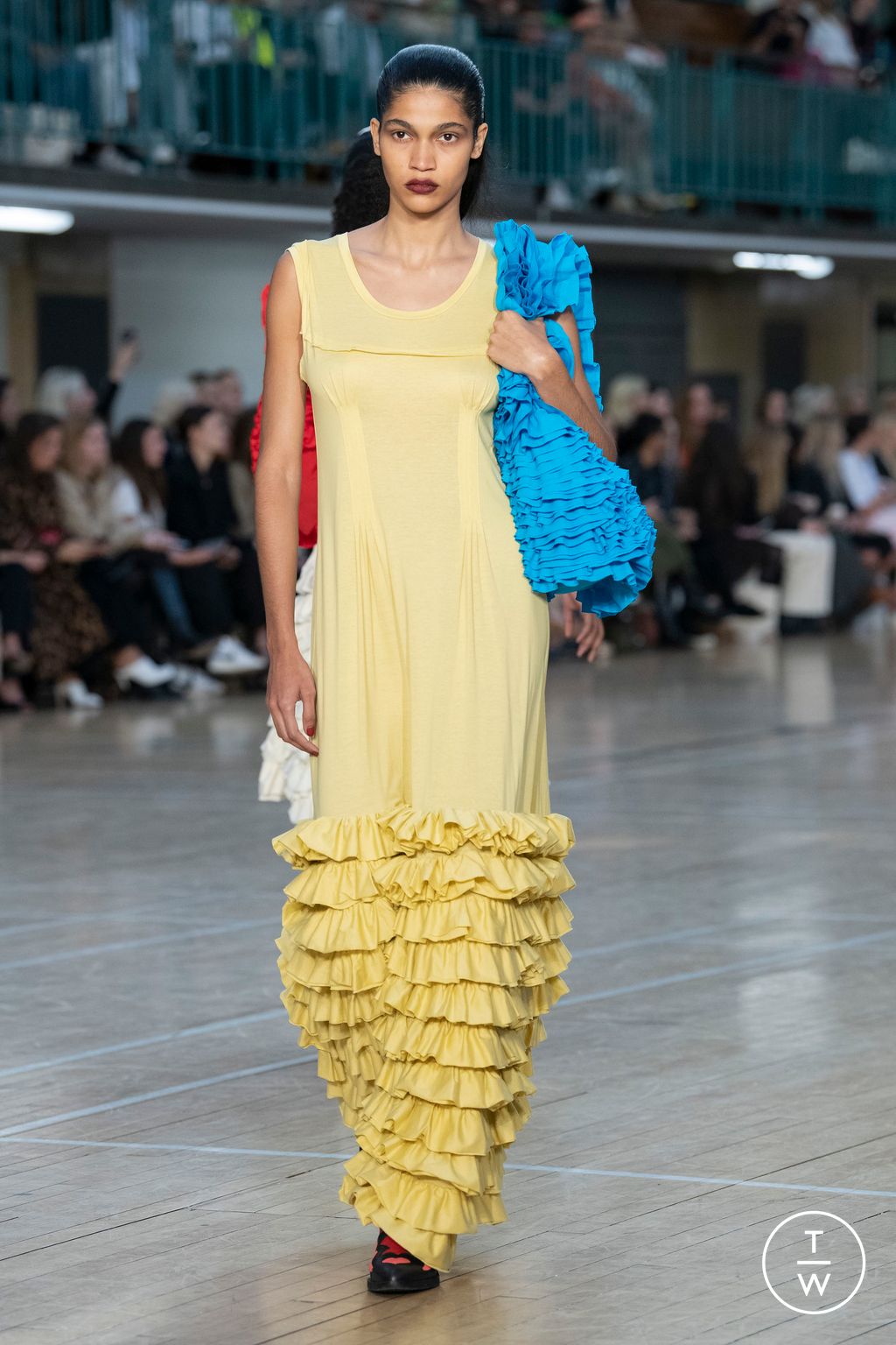 Fashion Week London Spring/Summer 2023 look 28 from the Molly Goddard collection 女装