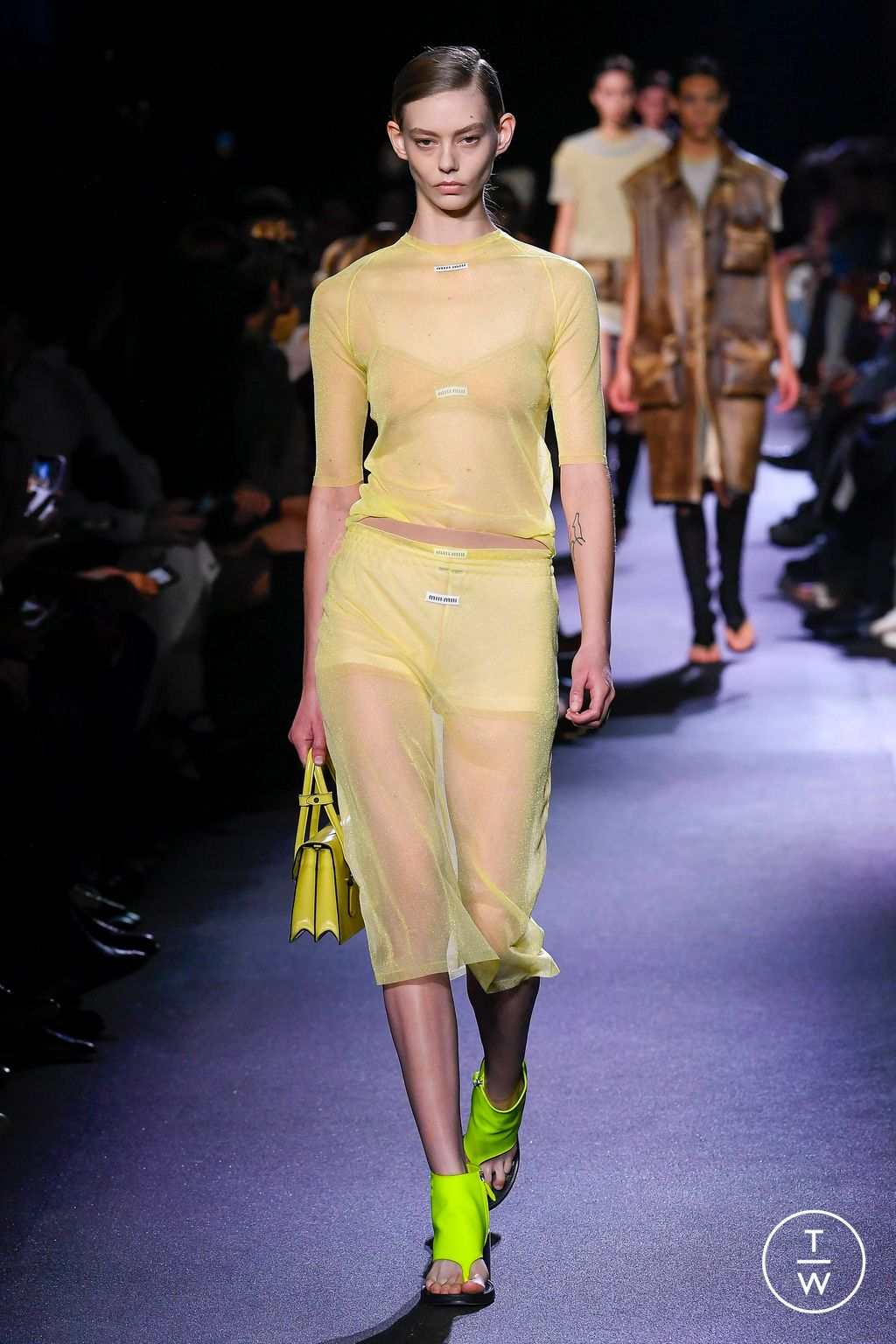 Fashion Week Paris Spring/Summer 2023 look 35 from the Miu Miu collection 女装
