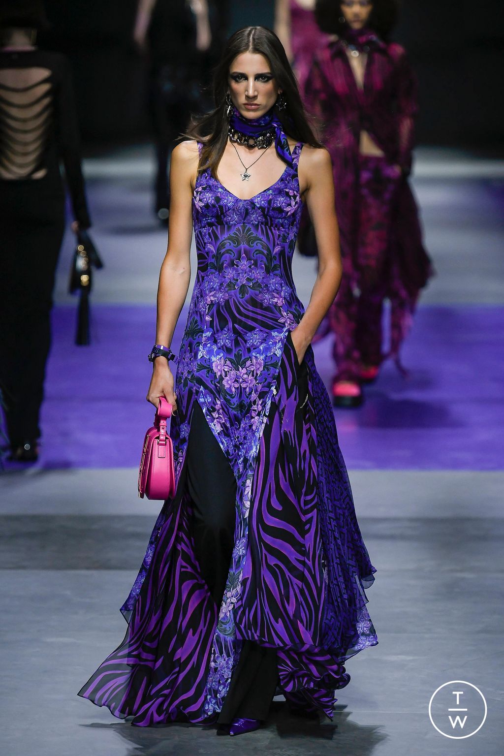 Fashion Week Milan Spring/Summer 2023 look 20 from the Versace collection womenswear