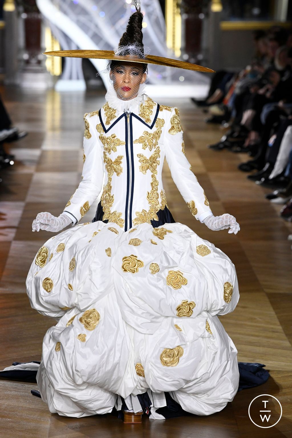 Fashion Week Paris Spring/Summer 2023 look 57 from the Thom Browne collection 女装