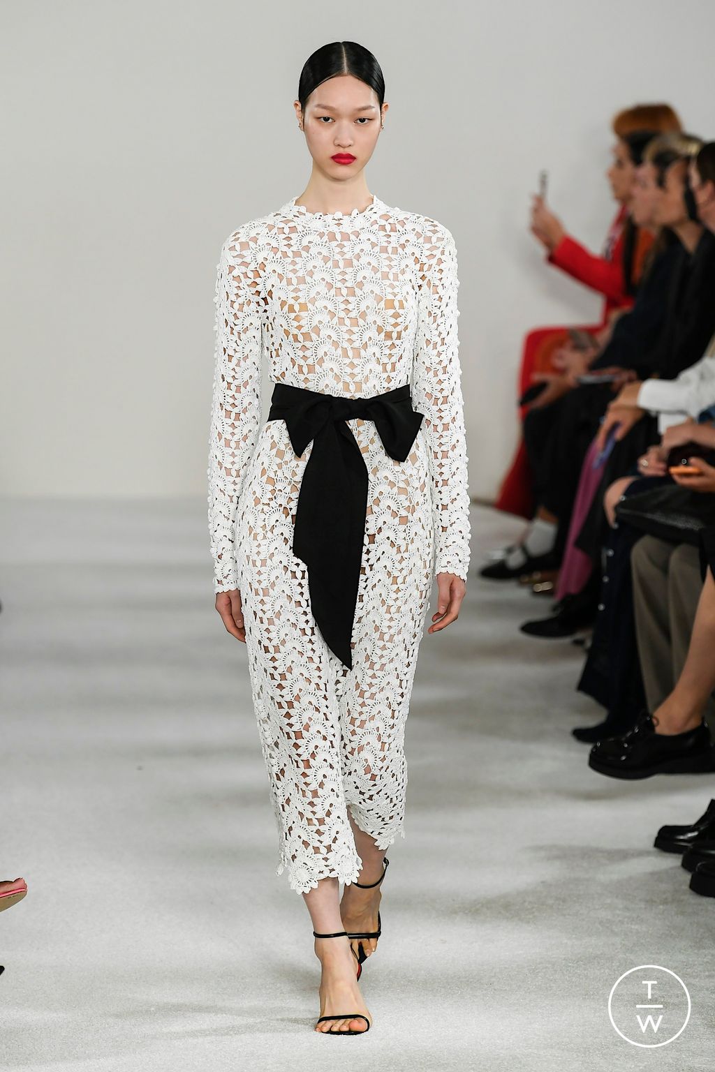 Fashion Week New York Spring/Summer 2023 look 24 from the Carolina Herrera collection womenswear