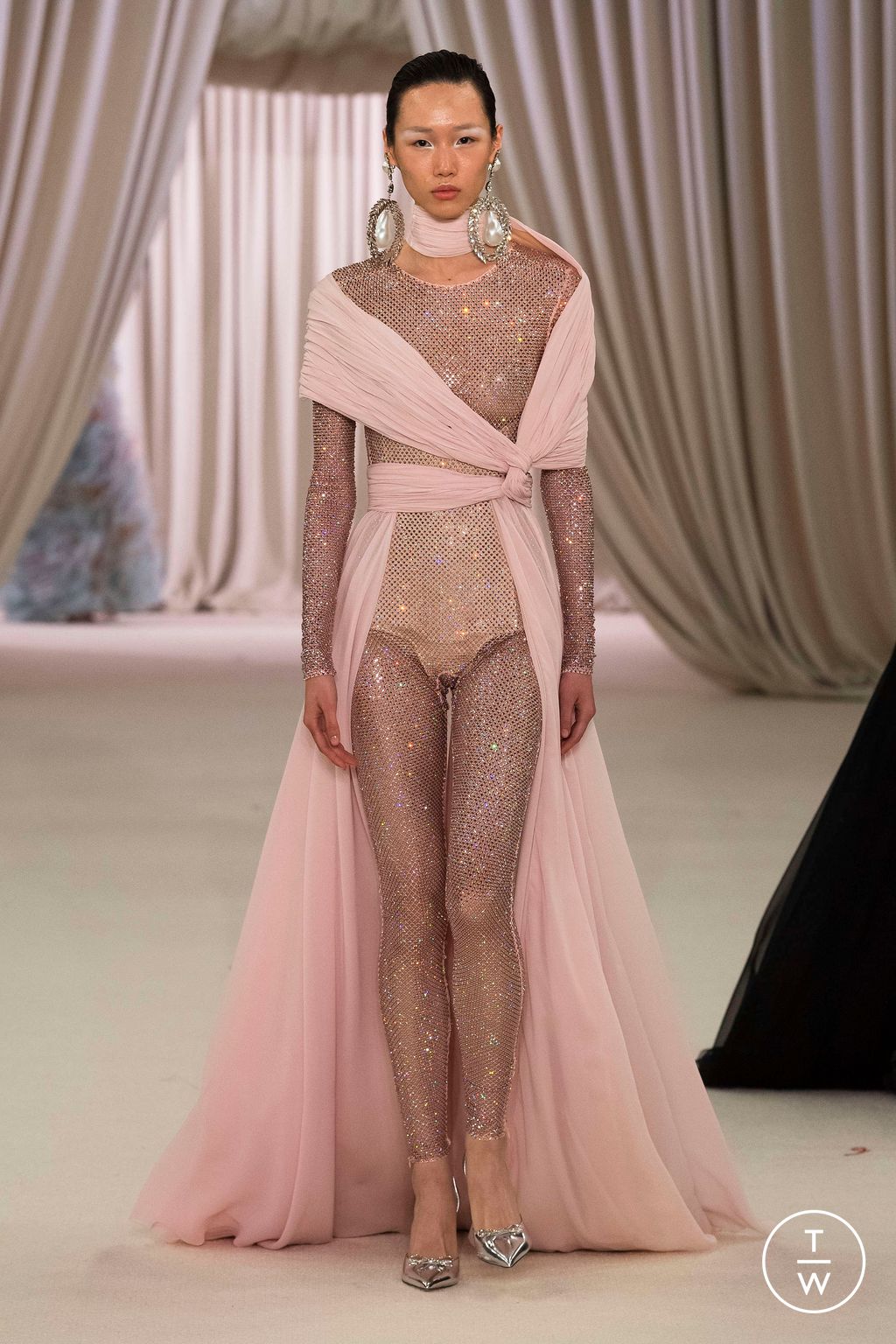 Fashion Week Paris Spring/Summer 2023 look 24 from the Giambattista Valli collection couture
