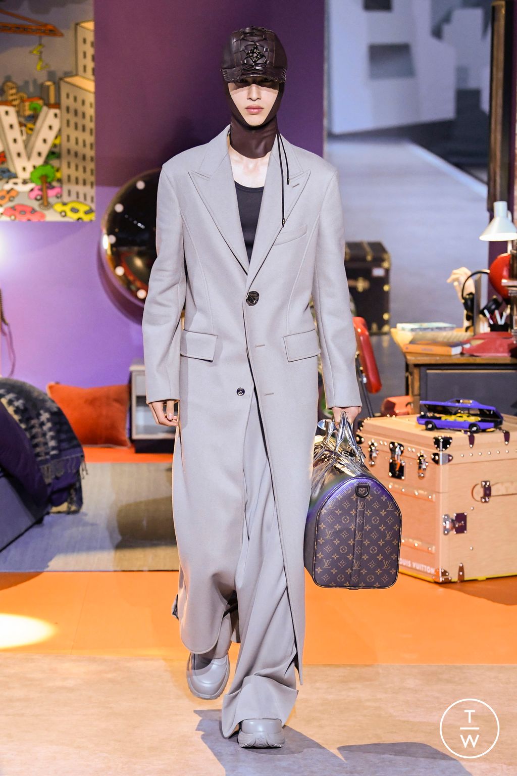 Fashion Week Paris Fall/Winter 2023 look 2 from the Louis Vuitton collection menswear