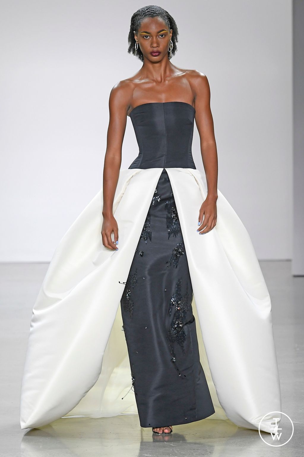 Fashion Week New York Spring/Summer 2023 look 35 from the Bibhu Mohapatra collection womenswear