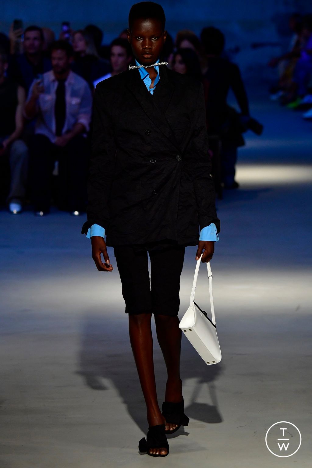 Fashion Week Milan Spring/Summer 2023 look 3 de la collection N°21 womenswear