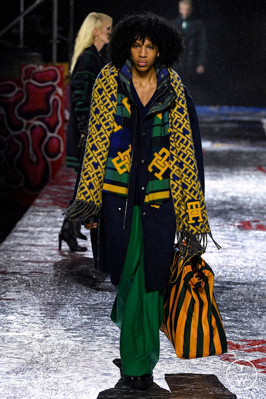 Fashion Week New York Fall/Winter 2022 look 23 from the Tommy Hilfiger collection womenswear