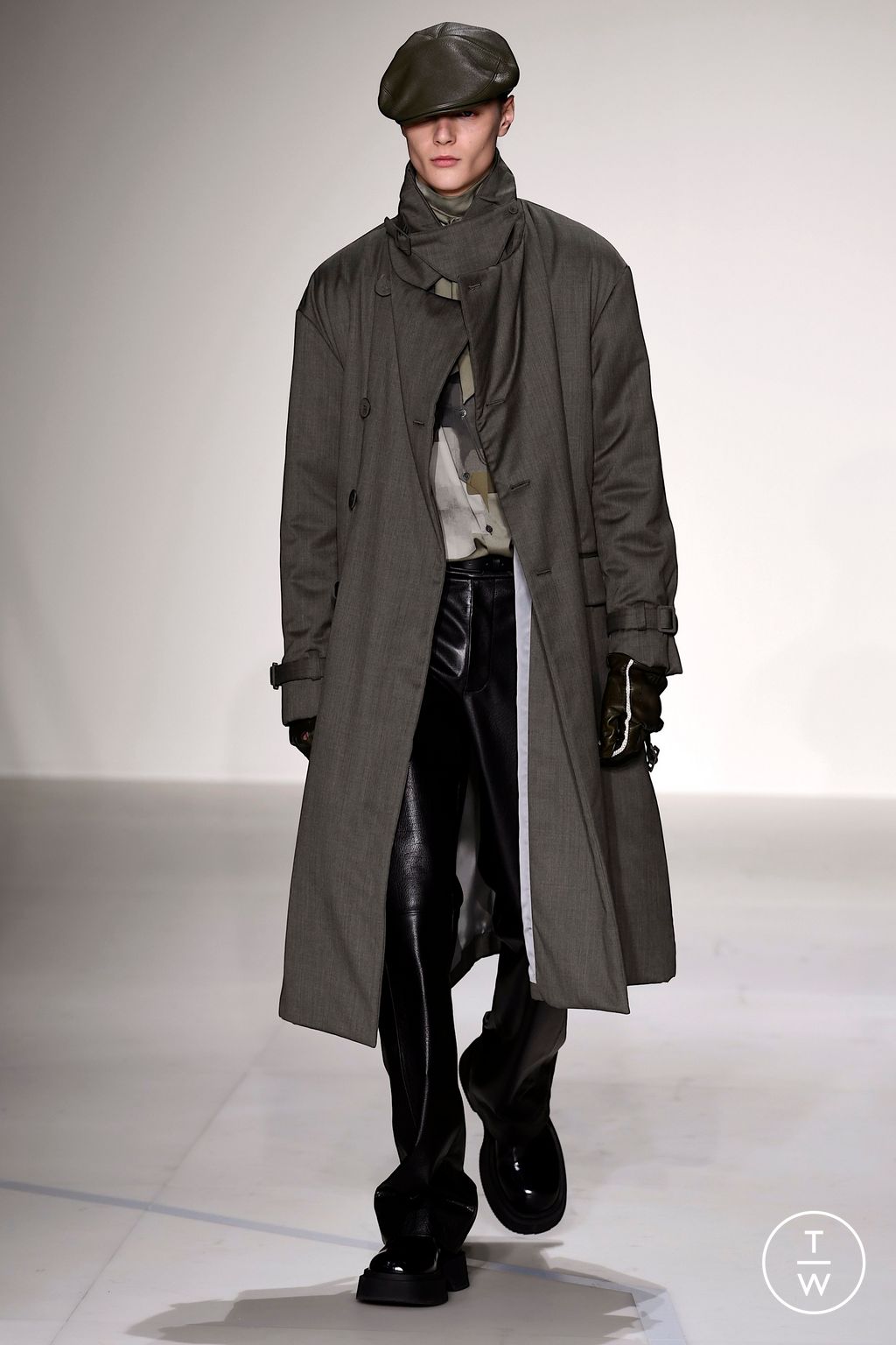 Fashion Week Milan Fall/Winter 2023 look 28 from the Emporio Armani collection 男装