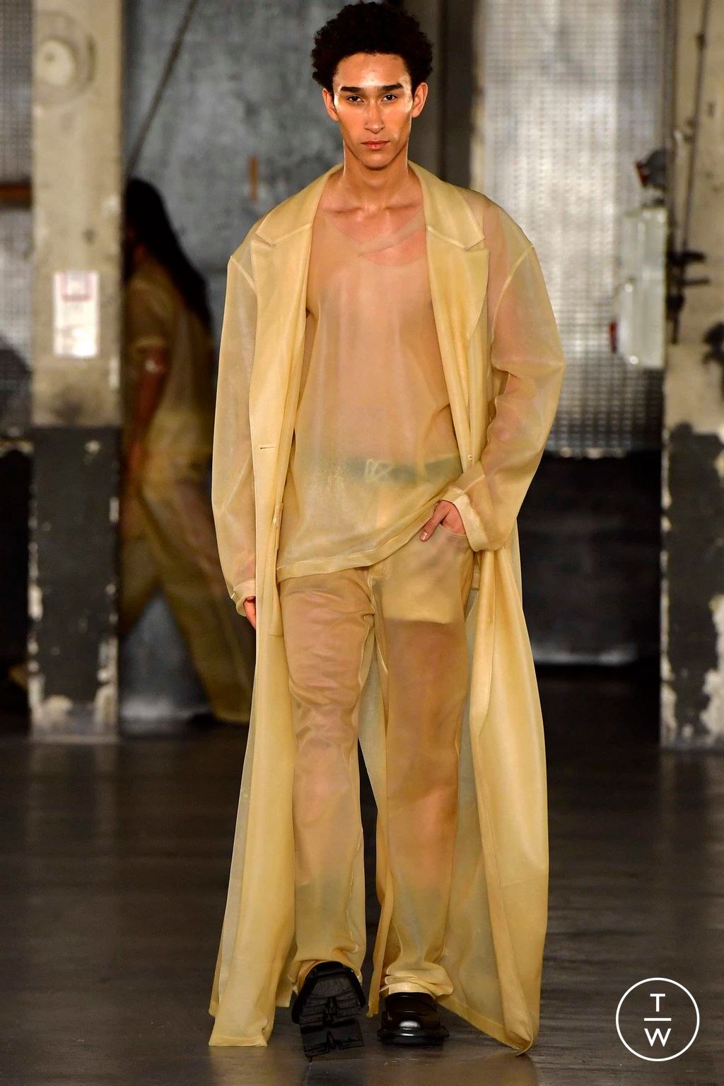 Fashion Week Paris Fall/Winter 2023 look 37 from the Louis Gabriel Nouchi collection 男装