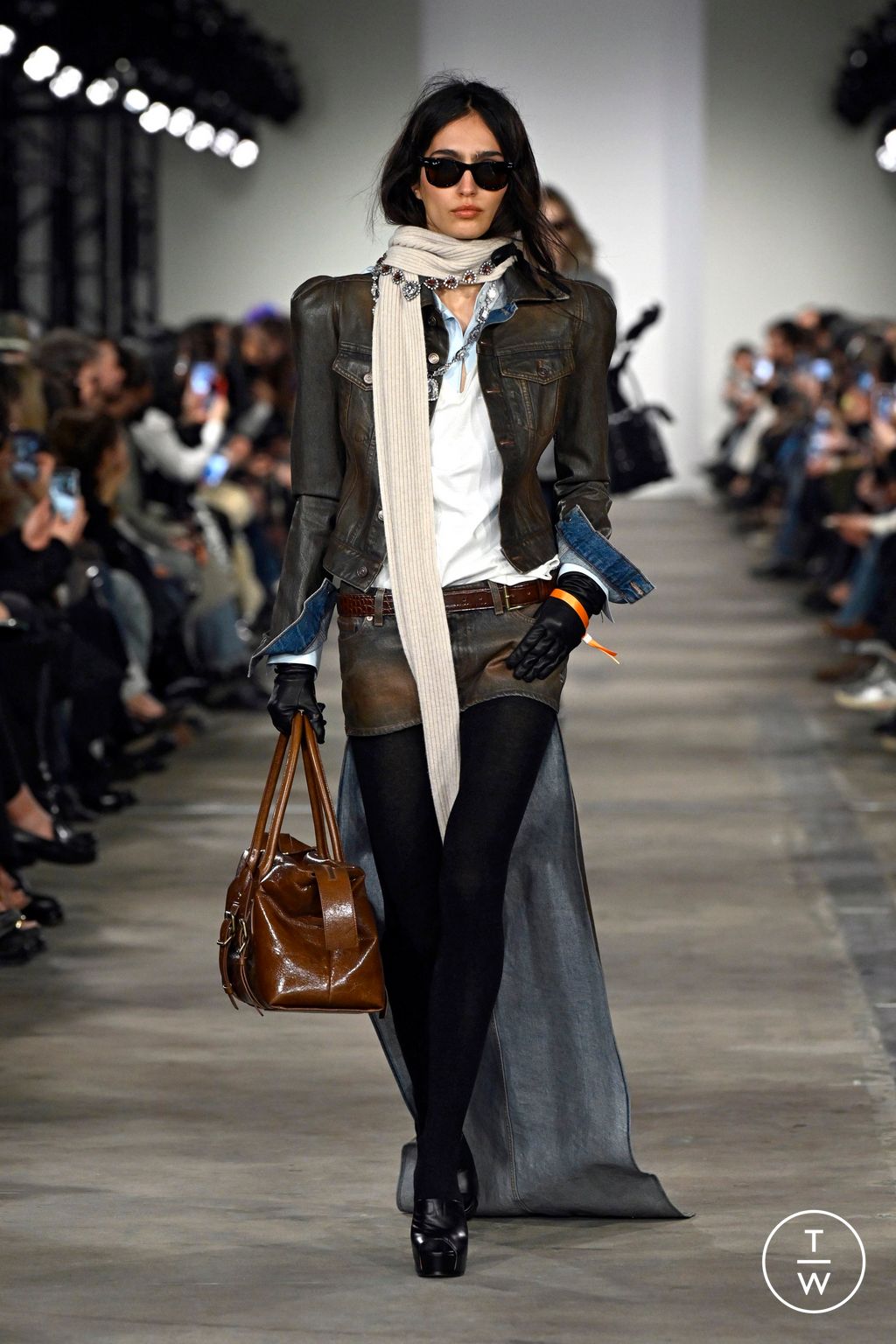 Fashion Week New York Fall/Winter 2026 look 2 from the 7 For All Mankind collection womenswear