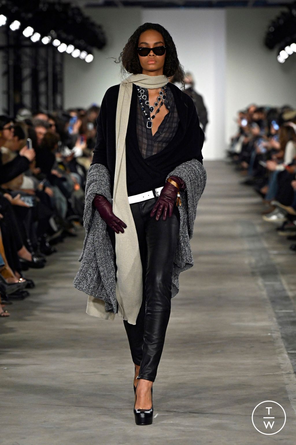Fashion Week New York Fall/Winter 2026 look 22 from the 7 For All Mankind collection womenswear