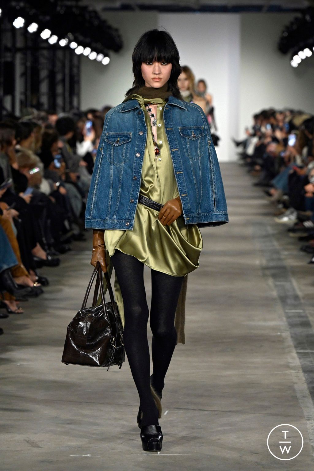 Fashion Week New York Fall/Winter 2026 look 30 from the 7 For All Mankind collection womenswear