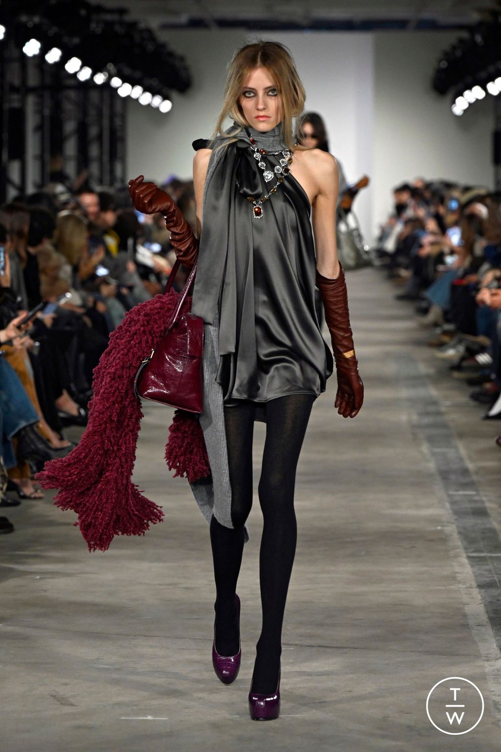 Fashion Week New York Fall/Winter 2026 look 33 from the 7 For All Mankind collection womenswear