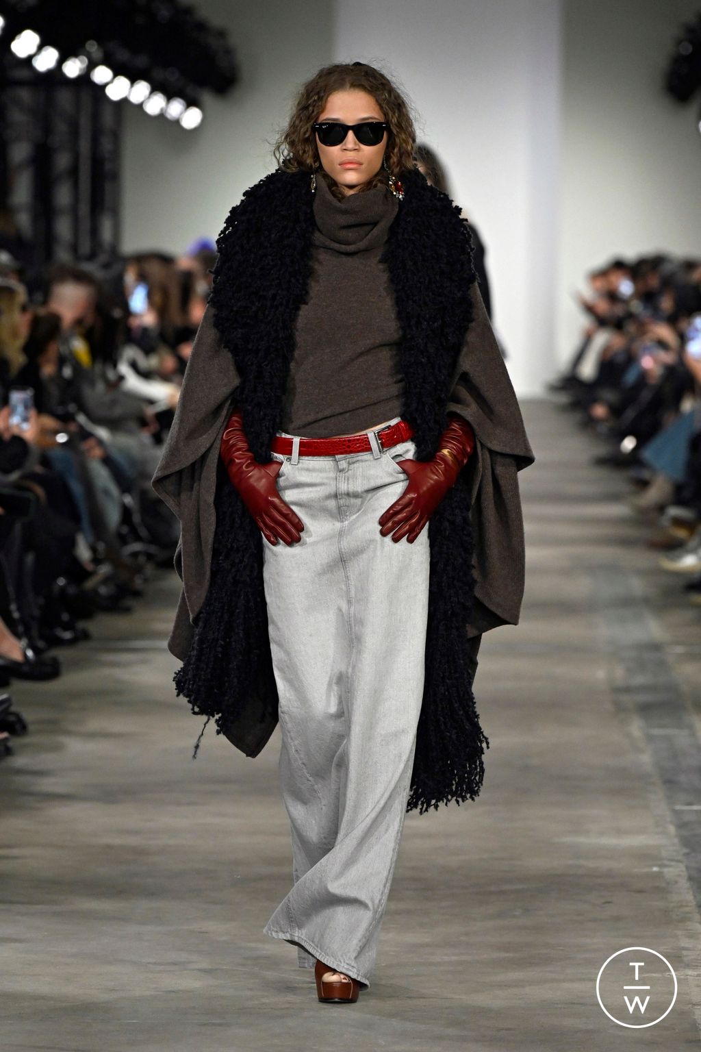 Fashion Week New York Fall/Winter 2026 look 44 from the 7 For All Mankind collection womenswear