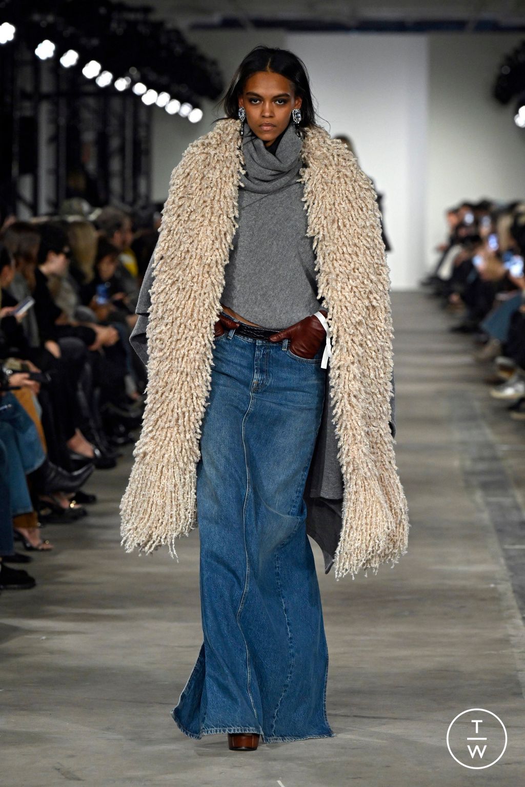 Fashion Week New York Fall/Winter 2026 look 46 from the 7 For All Mankind collection womenswear