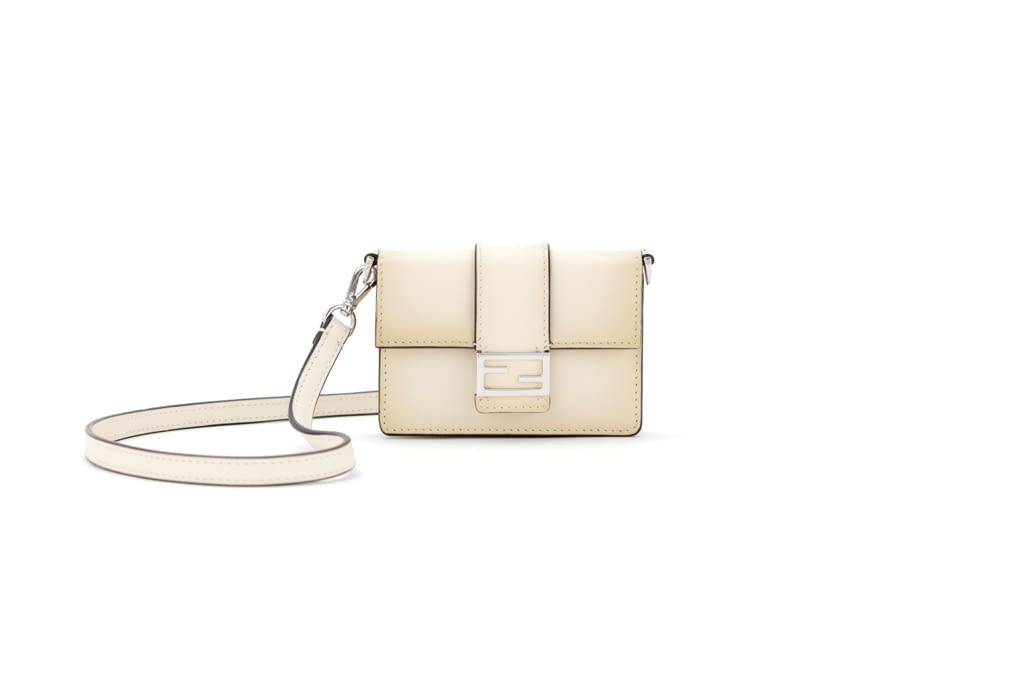 Fashion Week Milan Spring/Summer 2022 look 16 from the Fendi collection 男装配饰