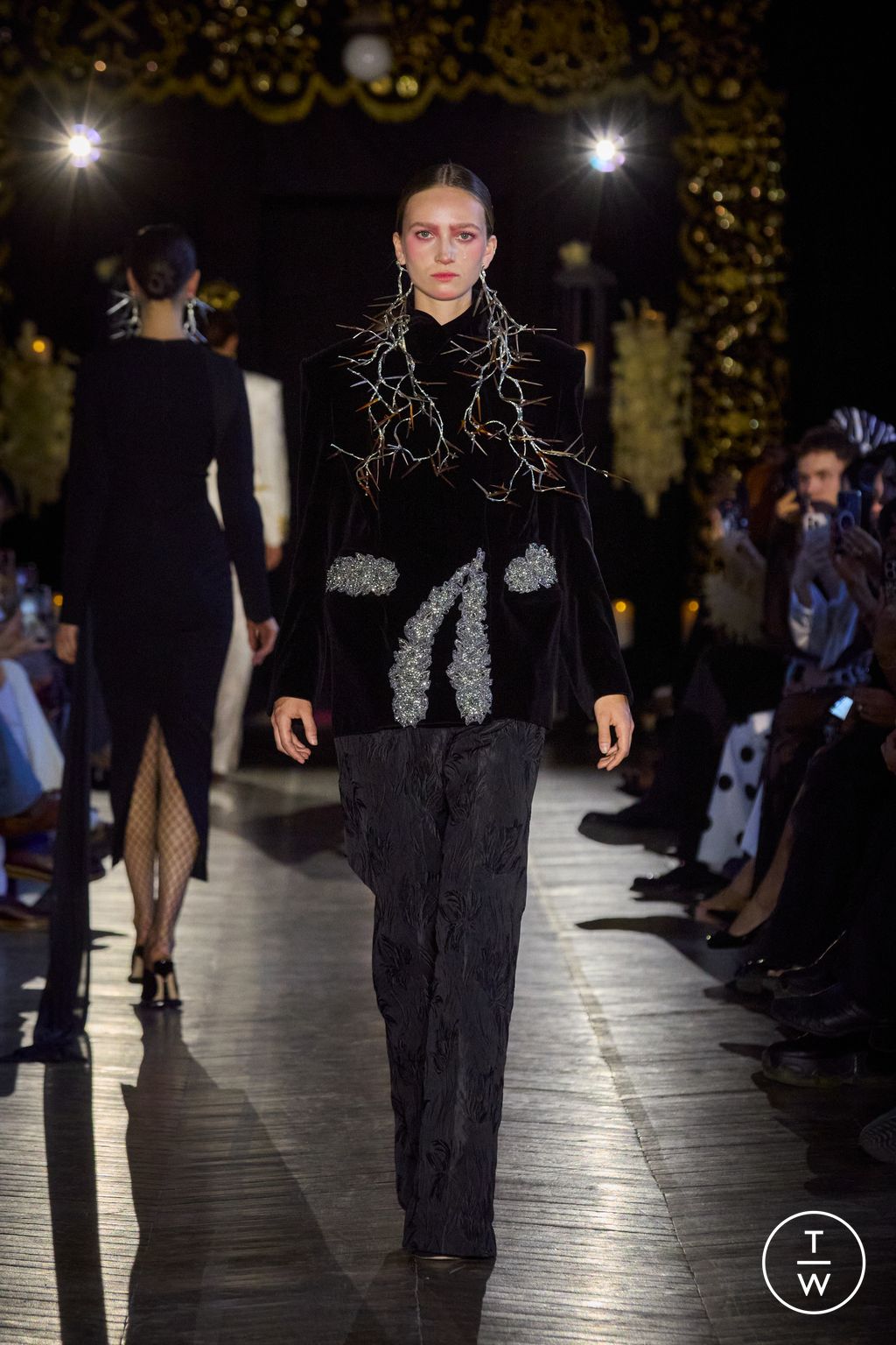 Fashion Week Paris Fall/Winter 2025 look 4 from the Juana Martin collection 高级定制