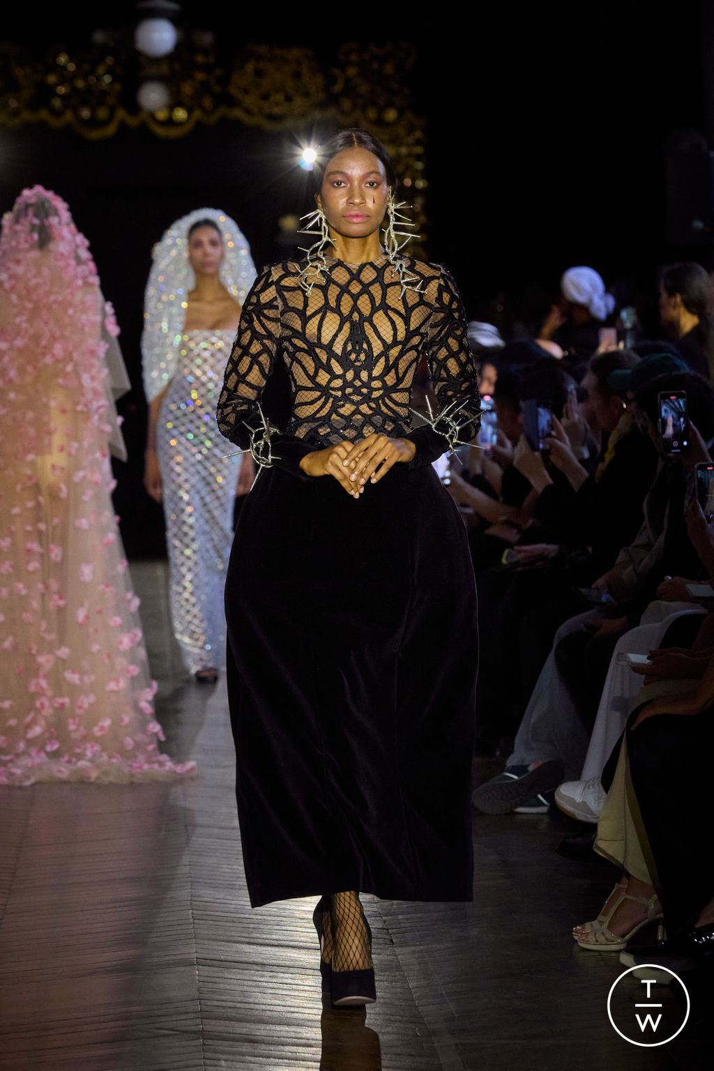 Fashion Week Paris Fall/Winter 2025 look 18 de la collection Juana Martin couture