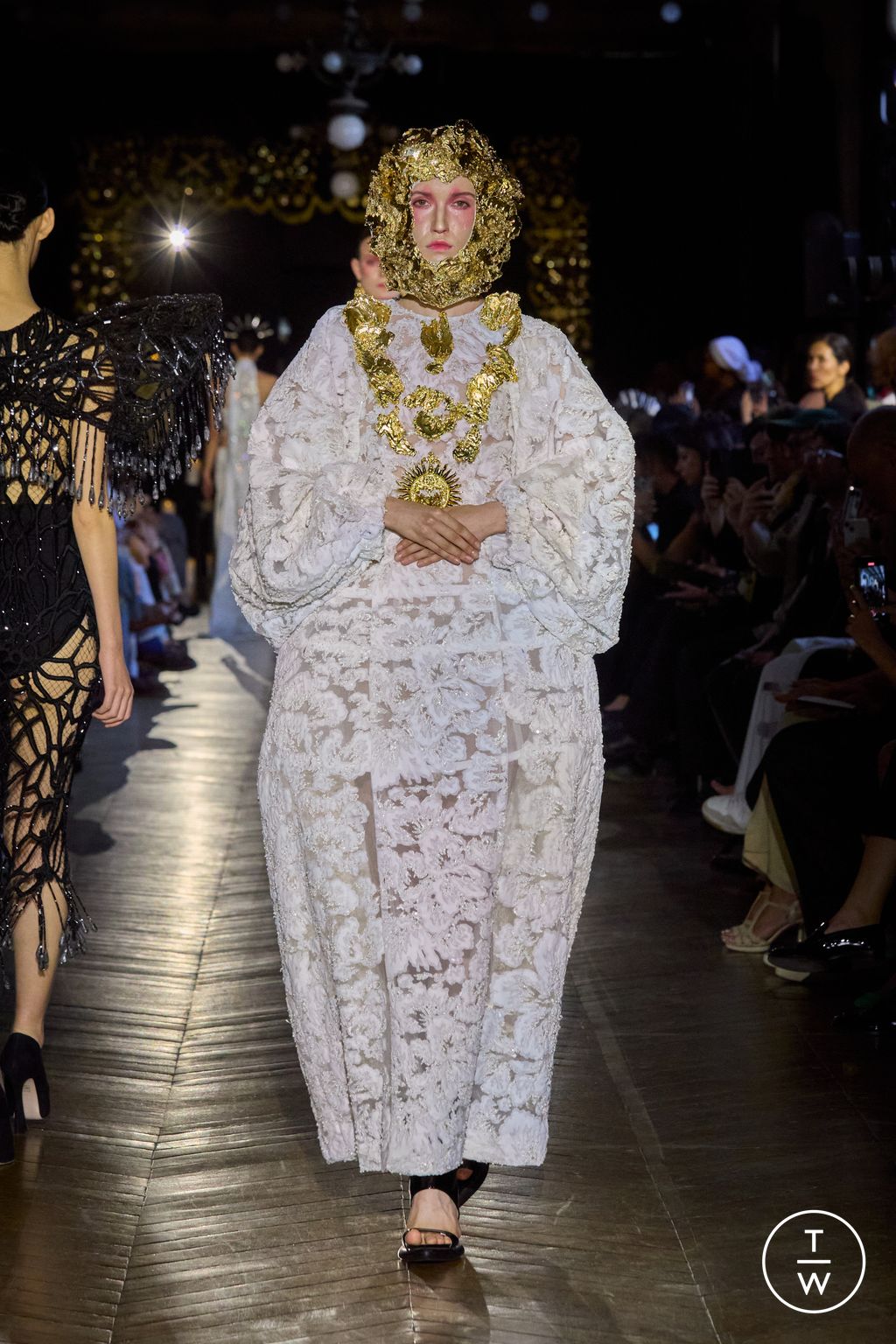 Fashion Week Paris Fall/Winter 2025 look 23 from the Juana Martin collection 高级定制