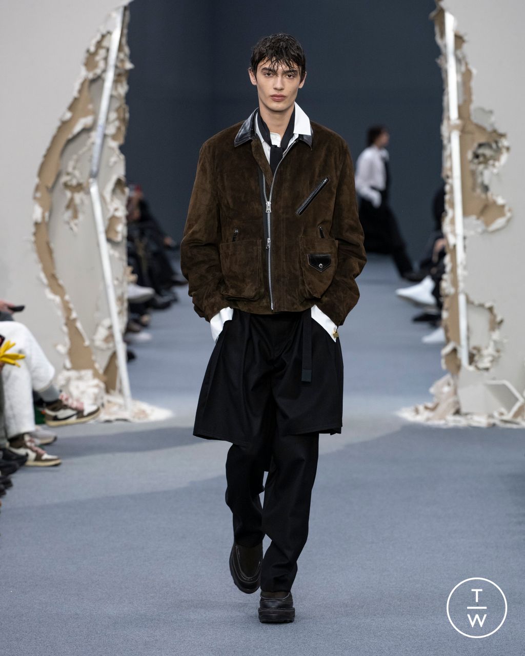 Fashion Week Paris Fall/Winter 2026 look 8 from the Sacai collection menswear