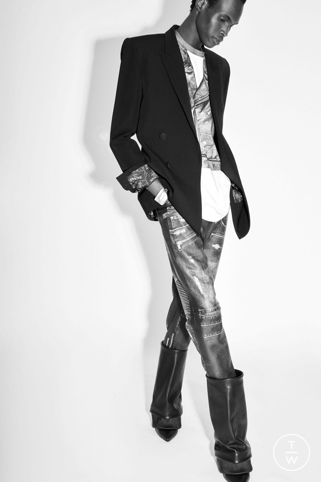 Fashion Week Paris Resort 2025 look 8 from the Balmain collection 男装