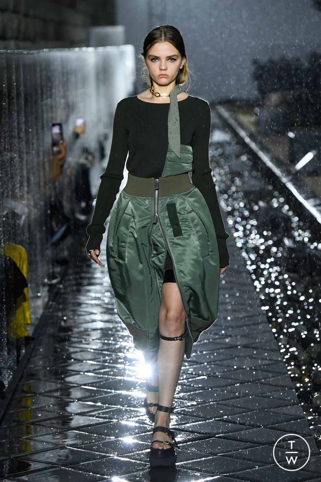Fashion Week Paris Spring/Summer 2021 look 8 de la collection Sacai womenswear