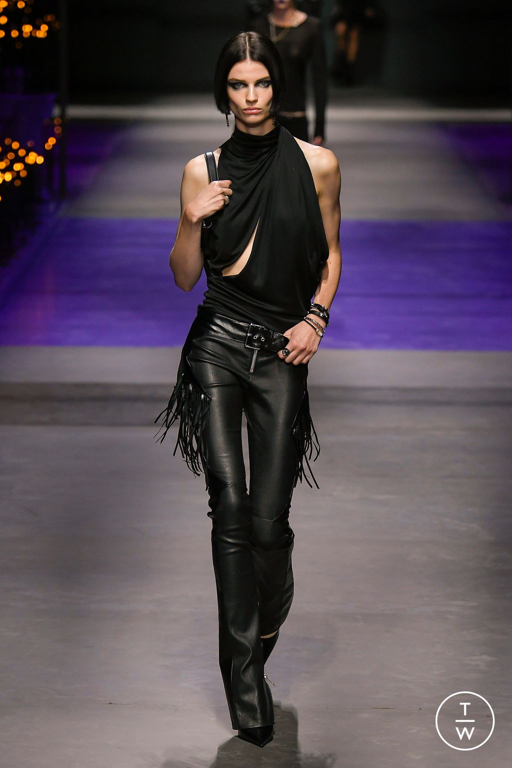 Fashion Week Milan Spring/Summer 2023 look 7 de la collection Versace womenswear