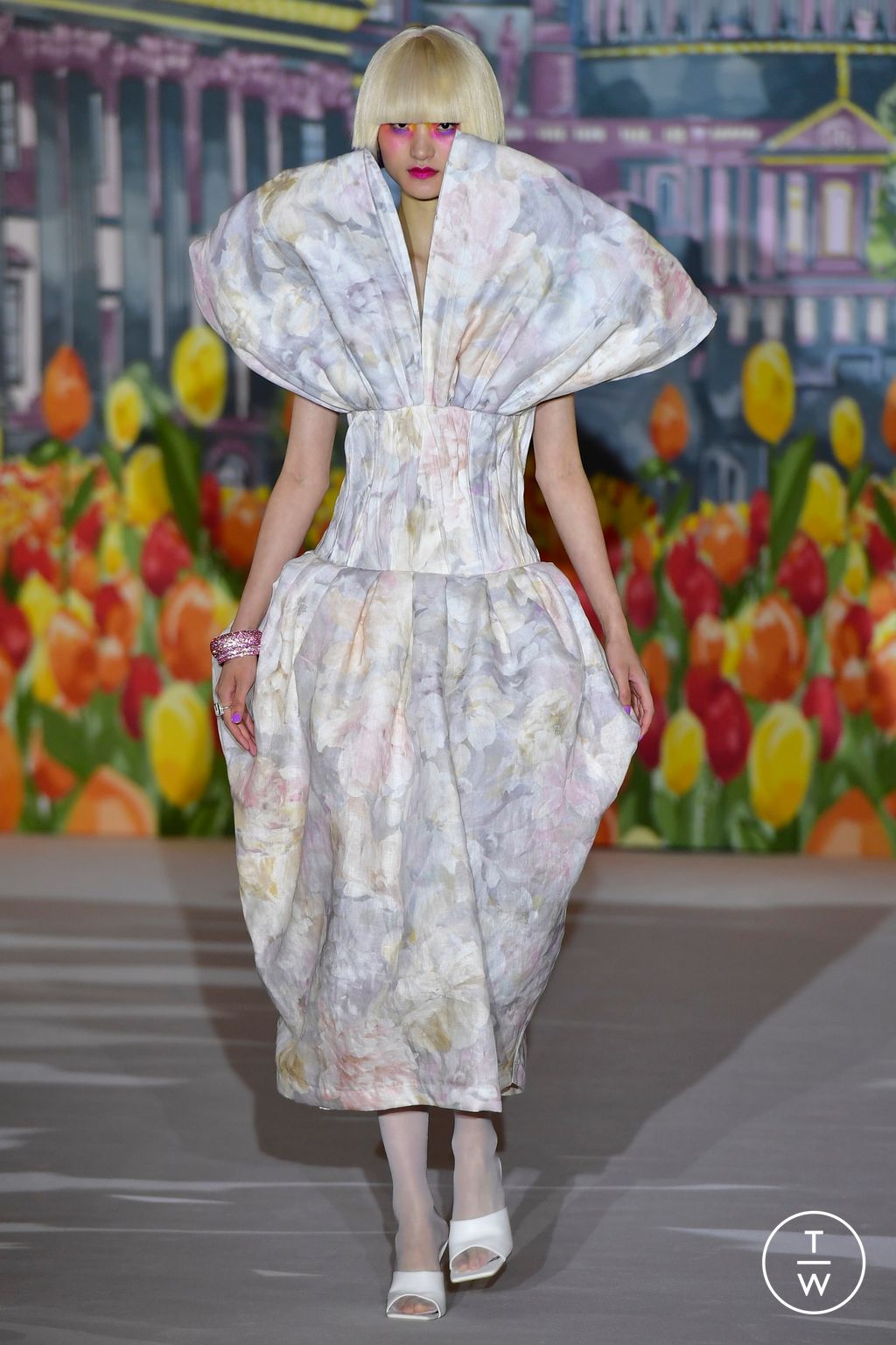 Fashion Week London Spring/Summer 2023 look 31 from the Paul Costelloe collection womenswear
