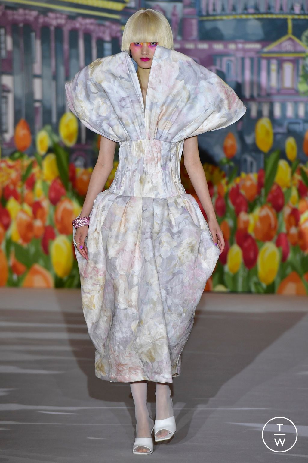 Fashion Week London Spring/Summer 2023 look 31 from the Paul Costelloe collection womenswear