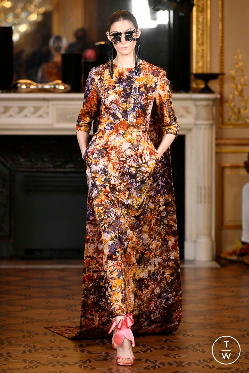Fashion Week Paris Spring/Summer 2023 look 12 de la collection Imane Ayissi couture