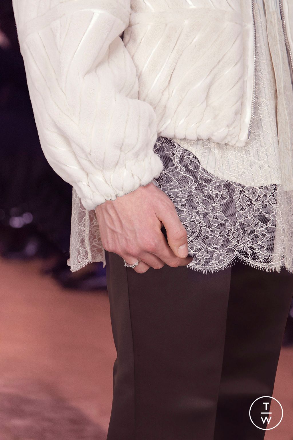 Fashion Week Milan Fall/Winter 2025 look 239 from the Fendi collection 女装配饰