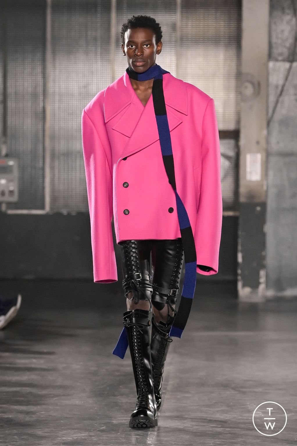 Fashion Week Paris Fall/Winter 2023 look 18 from the EGONlab collection menswear