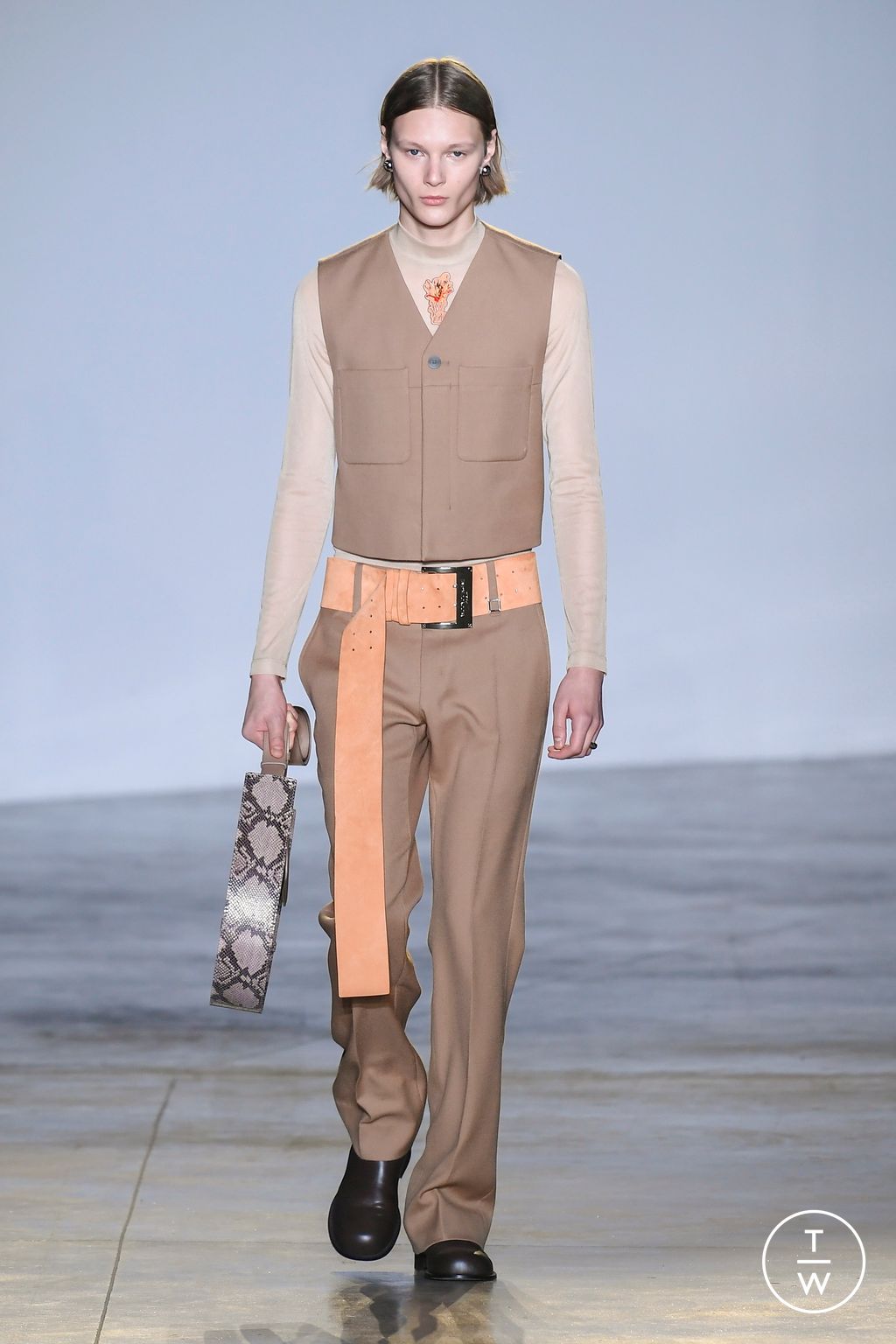 Fashion Week Paris Fall/Winter 2023 look 28 from the Wooyoungmi collection menswear