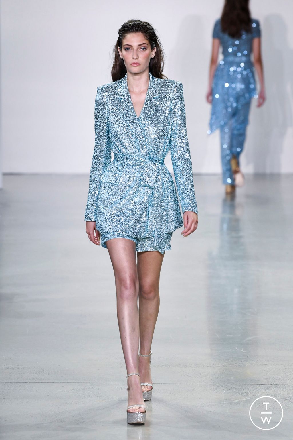 Fashion Week New York Spring/Summer 2023 look 37 from the Badgley Mischka collection 女装
