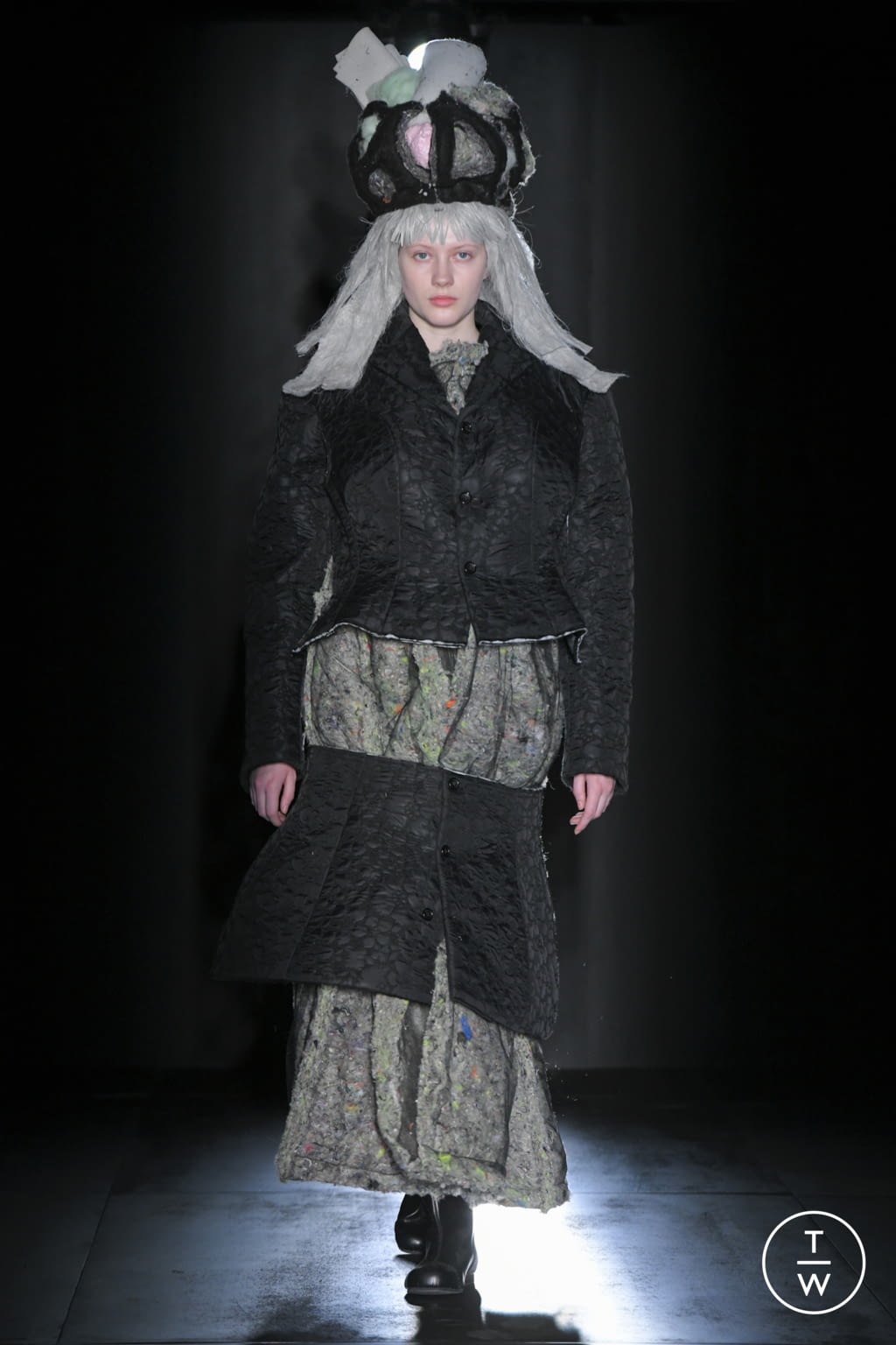 Fashion Week Paris Fall/Winter 2022 look 2 from the Comme des Garçons collection 女装