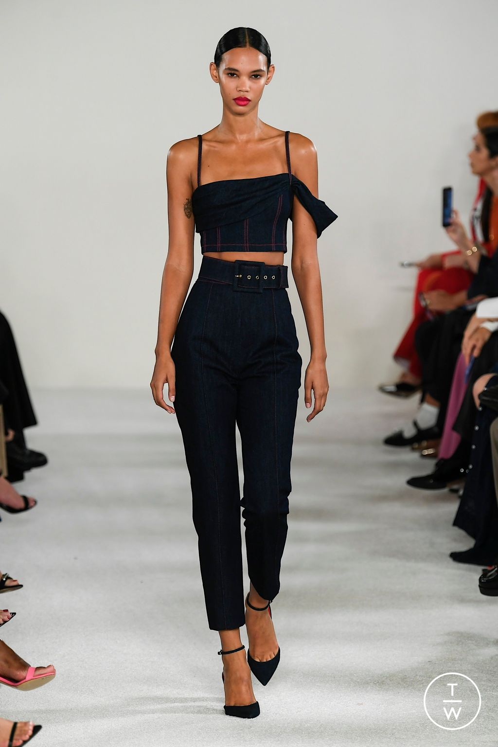 Fashion Week New York Spring/Summer 2023 look 35 from the Carolina Herrera collection womenswear