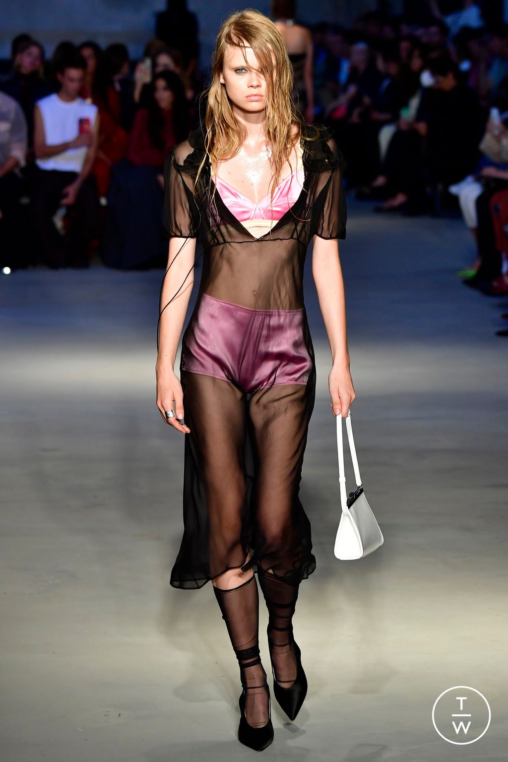 Fashion Week Milan Spring/Summer 2023 look 20 de la collection N°21 womenswear