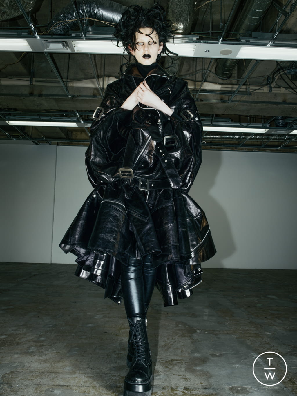 Fashion Week Paris Fall/Winter 2022 look 2 from the Junya Watanabe collection womenswear