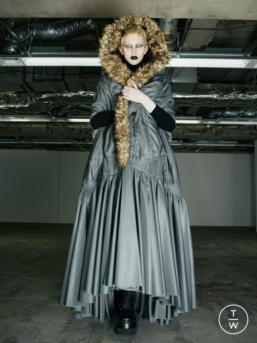 Fashion Week Paris Fall/Winter 2022 look 12 from the Junya Watanabe collection womenswear