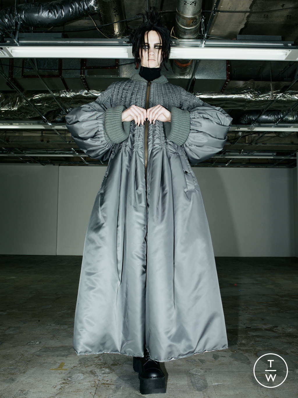 Fashion Week Paris Fall/Winter 2022 look 14 from the Junya Watanabe collection womenswear