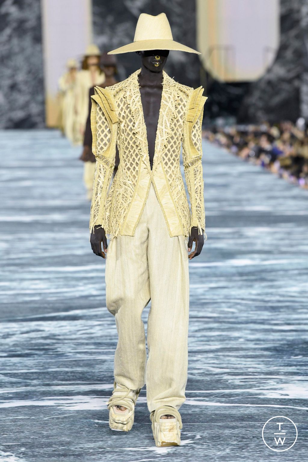 Fashion Week Paris Spring/Summer 2023 look 5 from the Balmain collection 女装